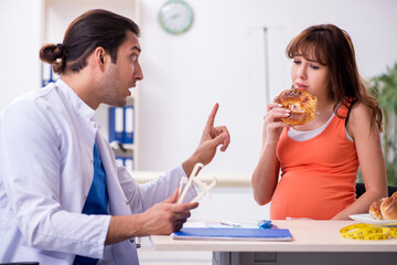 Pregnant woman visiting male doctor gynecologist