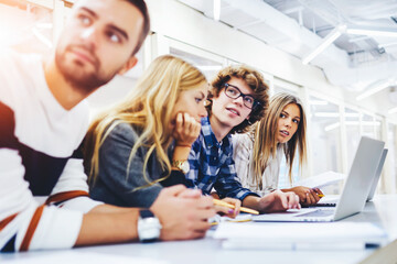 Obraz premium Smiling handsome young international students resting after lesson 