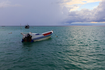 Fototapeta na wymiar Fishing boat in the sea with anchored in the sea
