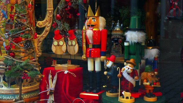 MS Traditional souvenirs at Christmas market / Rothenburg ob der Tauber, Bavaria, Germany