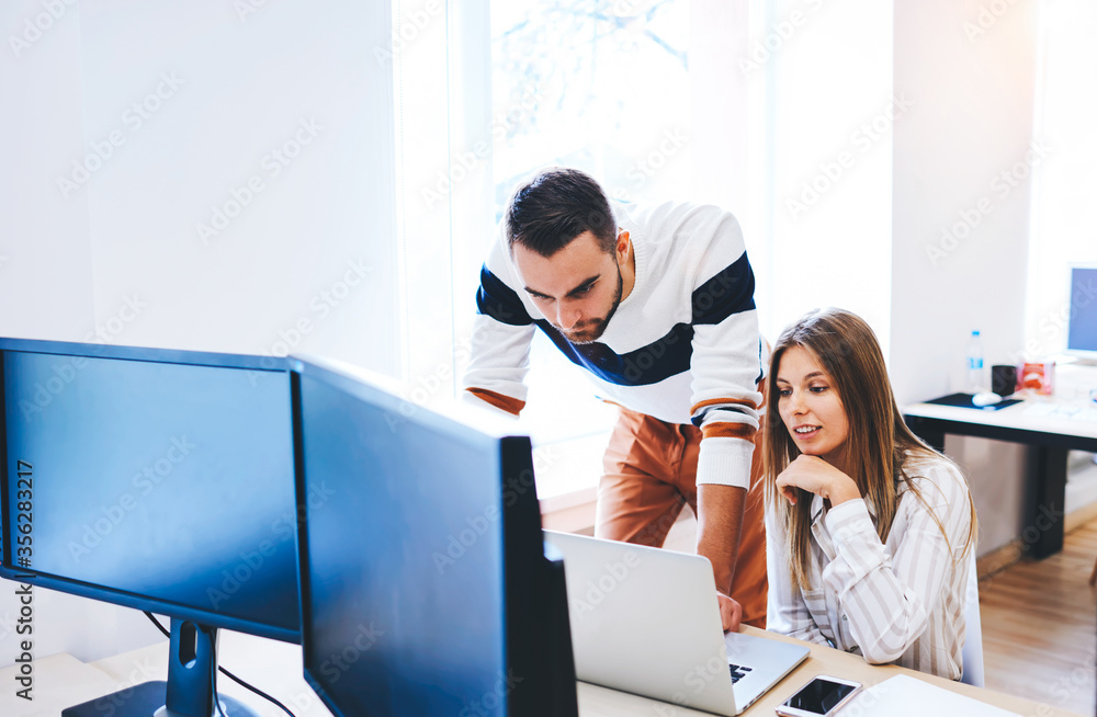 Poster messages using wifi 4g connection in coworking
