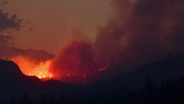 Timelapse of Okanagan Mountain Provincial Park wildfire between Kelowna and Naramata