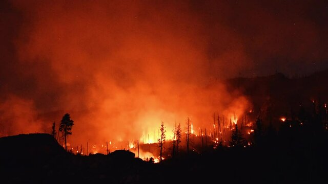 Timelapse of Okanagan Mountain Provincial Park wildfire between Kelowna and Naramata