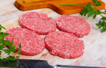 Patties from raw ground meat