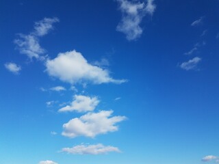Naklejka na ściany i meble blue sky with white fluffy cumulus clouds
