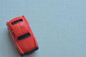 赤い車　おもちゃ