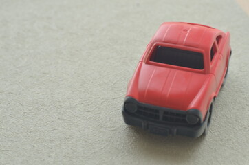 赤い車　おもちゃ