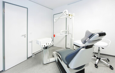 Moderner Behandlungsraum beim Zahnarzt