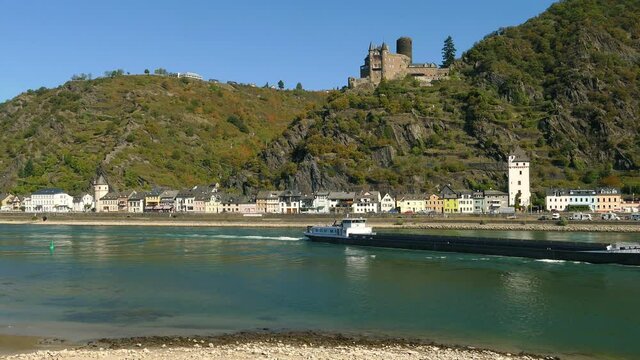 WS Barge on Rhine river passing by St. Goarshausen and Katz Castle / Rhine Valley, Rhineland-Palatinate, Germany