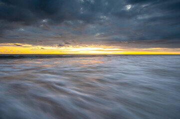 A peaceful view of nature&rsquo;s grandeur, where every detail reveals calm, depth, and endless space