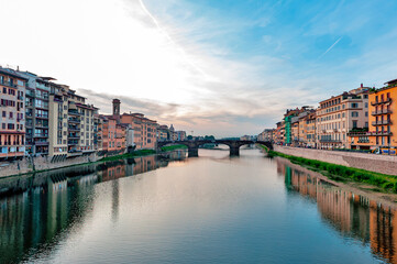 Fototapeta premium Scenic view of the Arno river, the main waterway of Tuscany region running through the medieval city of Florence in Italy