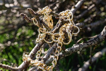 This season, multi-tiered chains of different types and sizes are fashionable. Faceted Golden links...