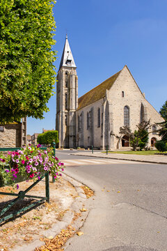 Panorama des rues anciennes &agrave; Milly-la-For&ecirc;t, Essonne, France.