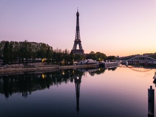 Obraz na płótnie Canvas Eiffel Tower Sunset