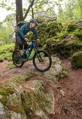 Fototapeta na wymiar Mountainbiker im Bayerischen Wald