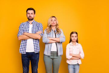 Photo wife beautiful mom lady handsome husband dad guy couple little school girl daughter self-confident competitive family serious look wear casual clothes isolated yellow color background