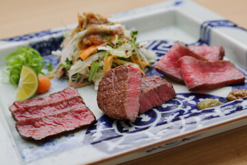 料亭の和食、和牛の一品料理