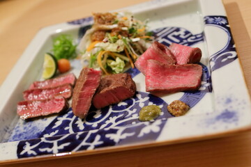 料亭の和食、和牛の一品料理