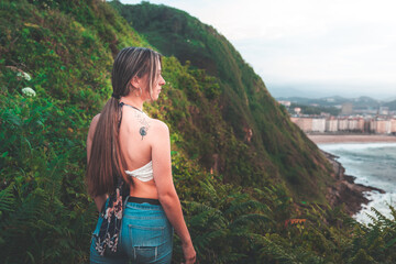 Young white girl with white shirt and jeans in the mountain.