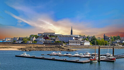 Douarnenez. Vue du port de Tréboul et du front de mer. Finistère. Bretagne	