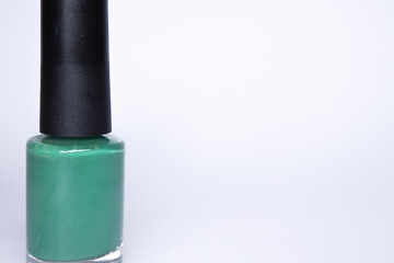 Obraz premium A bottle with blue nail polish on white background. nail lacquer. Nail manicure concept. Isolated, copy space. 