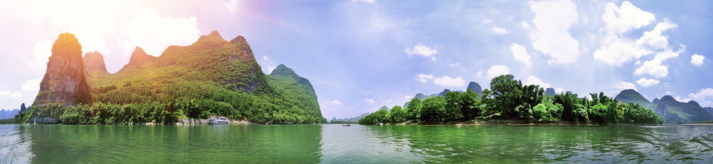 Guilin 360 panorama view from middle of the river