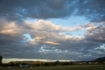 Fototapeta na wymiar Wolkenstimmung im Abendlicht