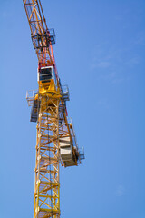 Fototapeta na wymiar crane at the construction site