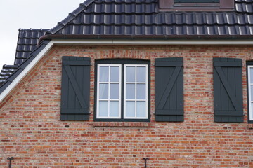 Fototapeta na wymiar Fenster in eines Hauses