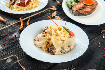 Italian cuisine tagliatelle with mushrooms chicken