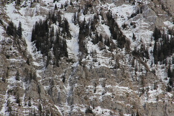 Fototapeta na wymiar Dangerous mountains on a cold winter day.