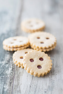 Pastry biscuits with raspberry jelly filling