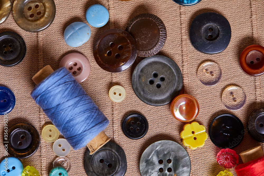 Aufkleber background and texture of multicolored antique buttons and sewing tools