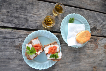 
sandwich with bacon and whiskey