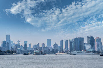 Obraz premium scena rzeki huangpu z nowoczesnymi budynkami