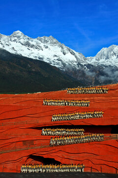 Shangri-La, China &ndash; April 15, 2010 : Unidentified actors in impression Lijiang