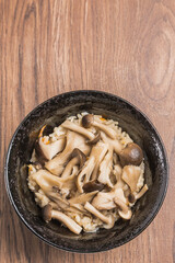 秋の味覚　キノコご飯