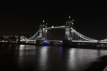 Fototapeta na wymiar London Bridge in der Nacht