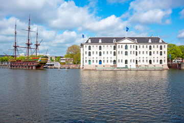 Obraz premium City scenic from Amsterdam harbor in the Netherlands