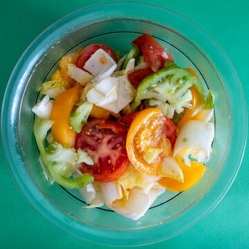 salade de tomates dans saladier