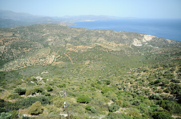 Fototapeta na wymiar Le golfe de Mirambello vu depuis le monastère de Fanéroméni en Crète