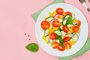Green salad with tomato and fresh vegetables