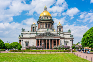 Fototapeta na wymiar St. Isaac's Cathedral in center of Saint Petersburg, Russia