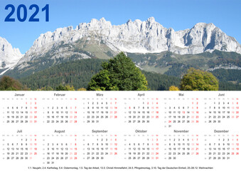 Jahreskalender 2021 mit Berglandschaft und Feiertagen für Deutschland