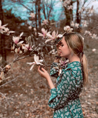 girl in autumn park