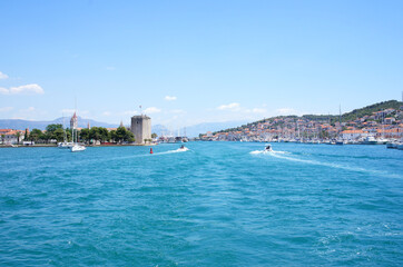 Fototapeta na wymiar Hafeneinfahrt von Trogir - Kroatien/Europa