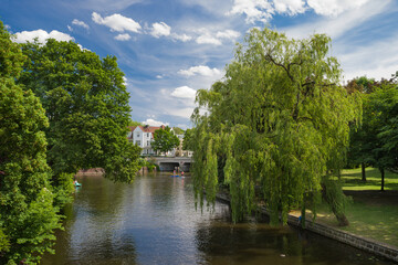 Obraz premium Hamburg Isebekkanal Mündung Sommer Heilwigpark