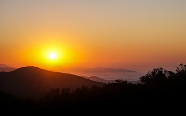 Obraz premium Beautiful sunrise with sea of clouds in Pico do Selado (Selado's Peak) - Monte Verde, Minas Gerais, Brazil