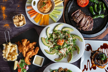 Combinación de platos de comida de rastaurante