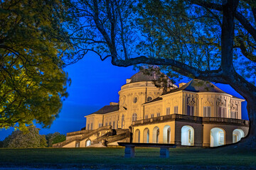 Naklejka premium Schloss Solitude in Stuttgart - Baden Württemberg bei Nacht - Langzeitaufnahme